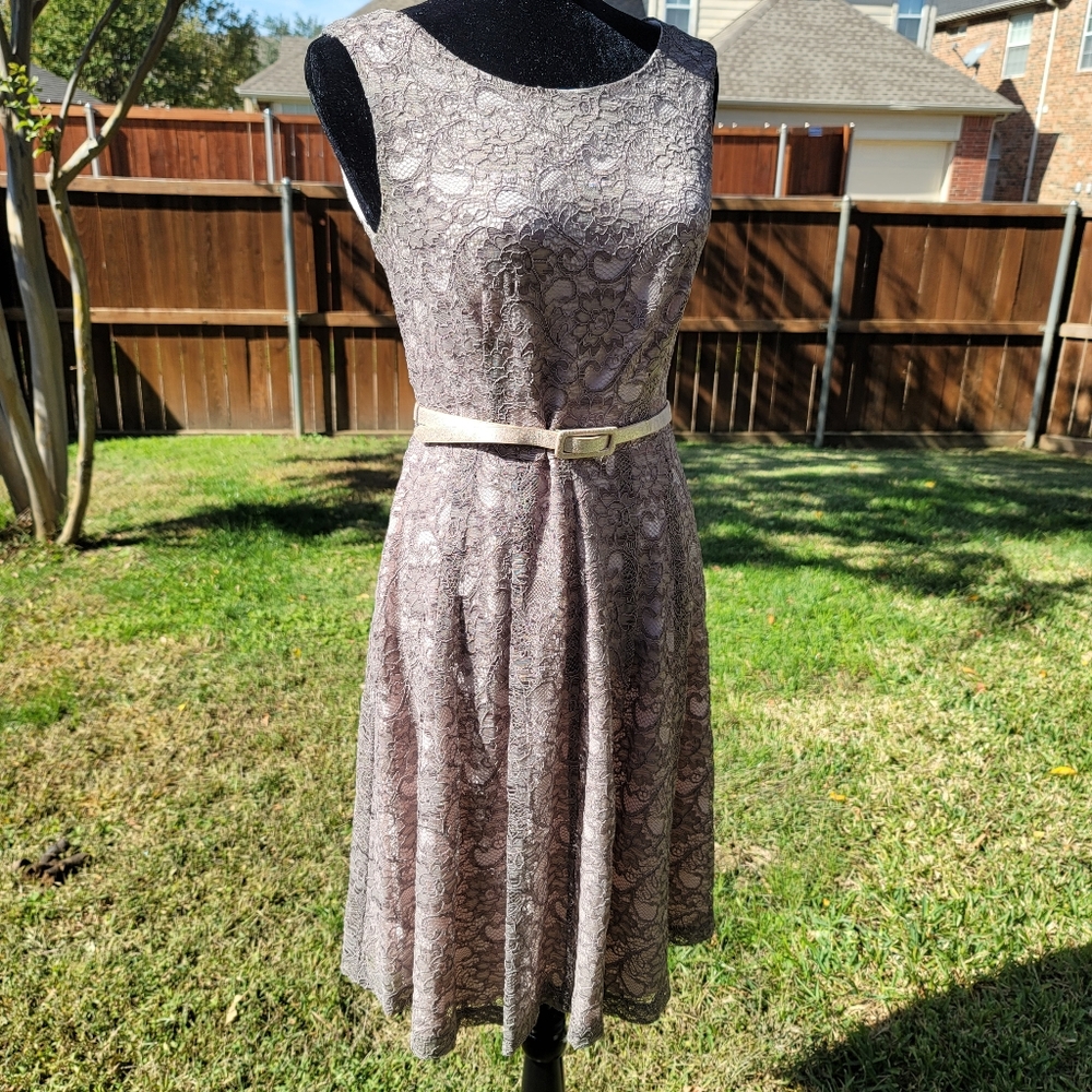 Elegant lace cocktail dress - taupe/blush